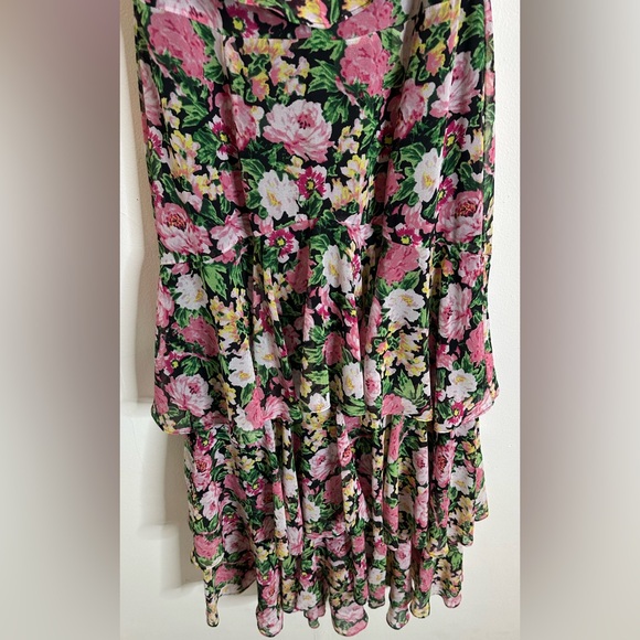 Wayf Floral Tiered Flowy Dress - Picture 6 of 10
